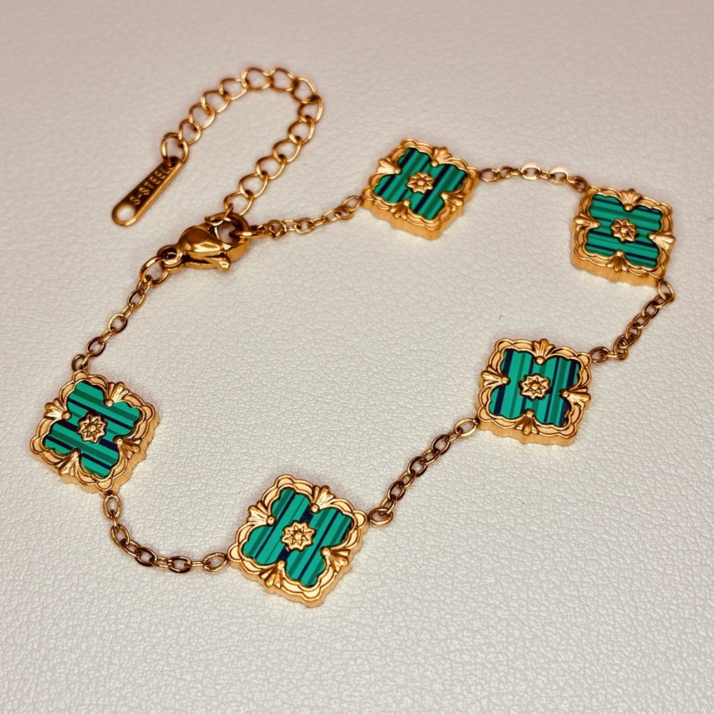 Anthropologie Gold & Green Floral Clover Antique Design Dainty Chain Bracelet - Picture 2 of 5
